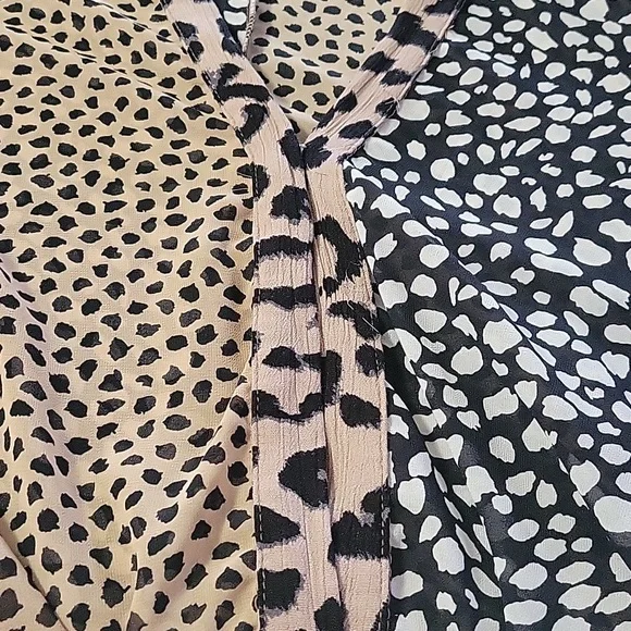 Umgee Two-Tone Animal Print Blouse in Tan and Black - Picture 5 of 5